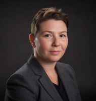 Портретна снимка на Катарина Венцел, треньор.